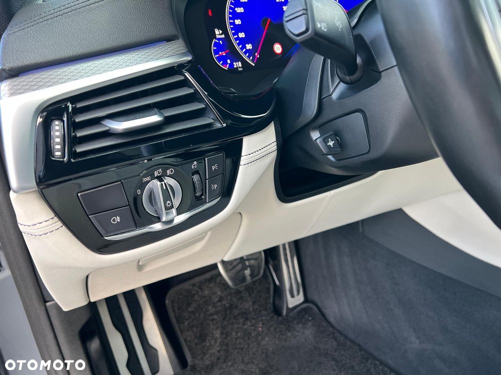 BMW Seria 5 540d xDrive M Sport sport - 30