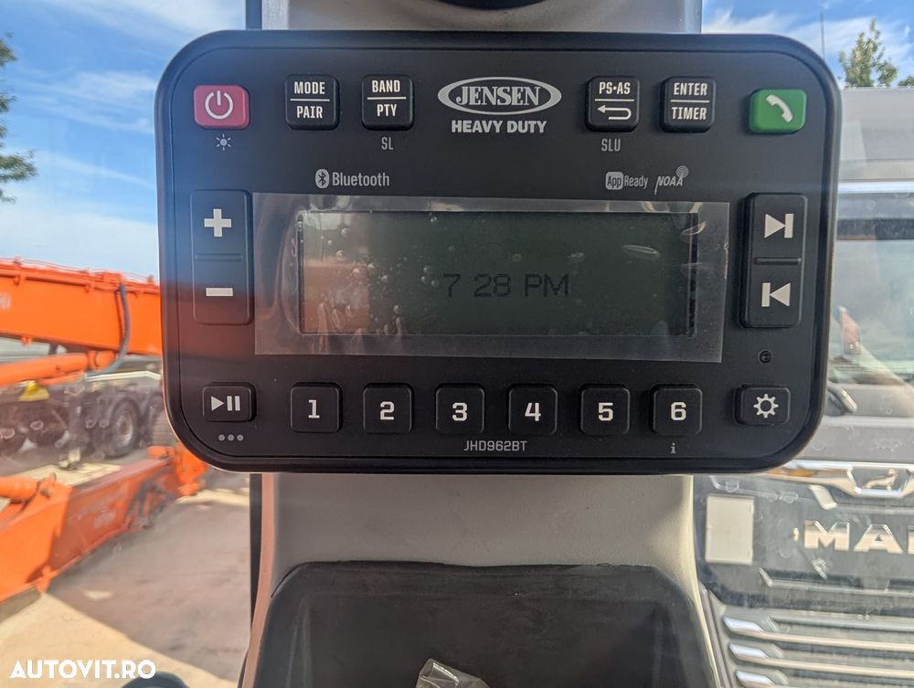 New Holland B115D, ROTI EGALE, FULL OPTION, Masa operationala 10t, motor 120CP, Certificat CE, Anv MICHELIN, automata POWERSHIFT, Cupa 4x1, FURCI, brat extensibil, ins picon, posibil leasing 5 ani, -PROMOTIE 89.900 EUR+Tva - 21