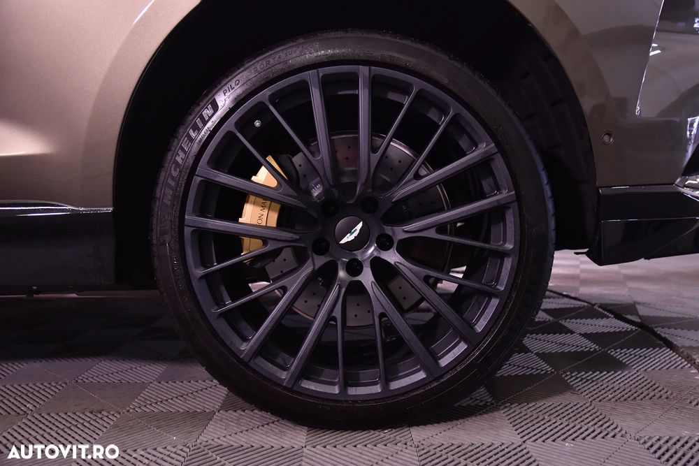 Aston Martin DBX - 13