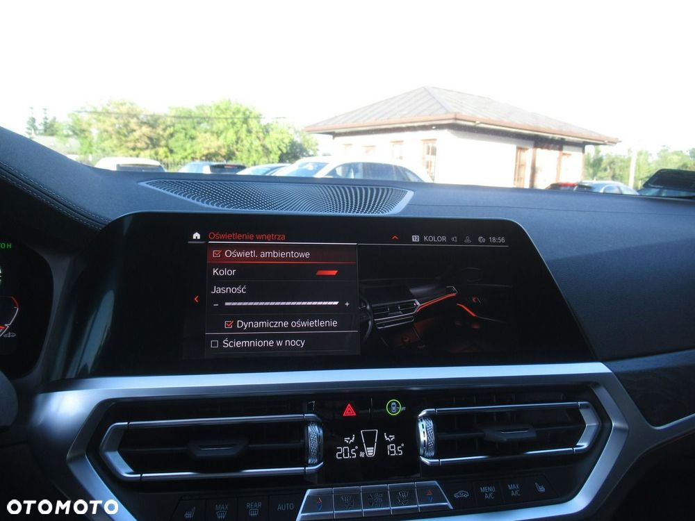 BMW Seria 3 320i Luxury Line - 23
