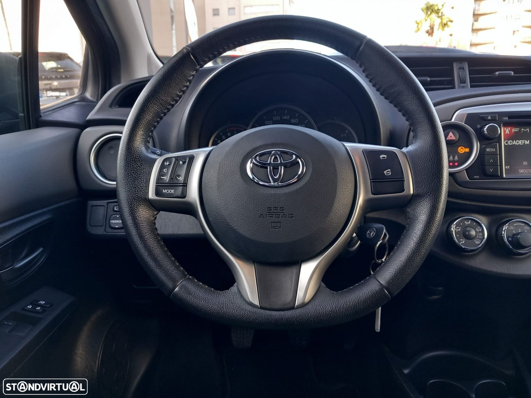 Toyota Yaris 1.0 VVT-i Comfort+P.Style +Navi - 15