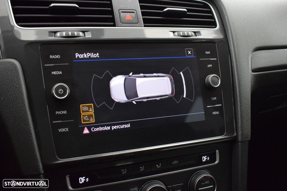 VW Golf Variant 1.6 TDi R-Line DSG - 12