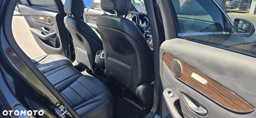 Mercedes-Benz GLC 300 4Matic 9G-TRONIC AMG Line - 13