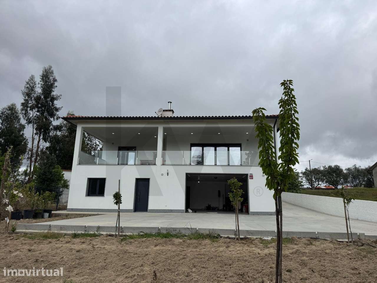 Moradia T3+1 Mobilada em Avelal | Sistema AVAC Total e Garagem Tripla