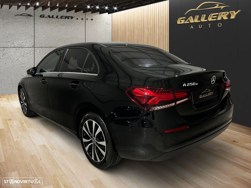 Mercedes-Benz A 250 Limousine e 8G-DCT Progressive Advanced - 4