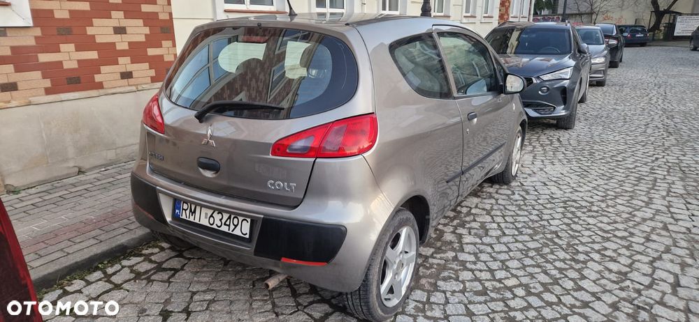 Mitsubishi Colt - 10