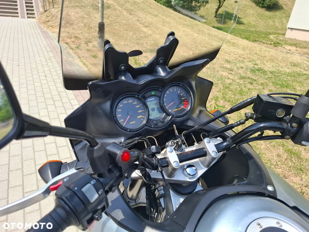 Suzuki V-STROM - 30