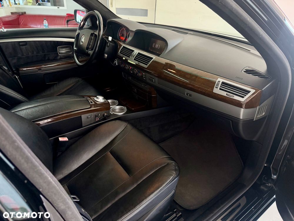 BMW Seria 7 745i - 5