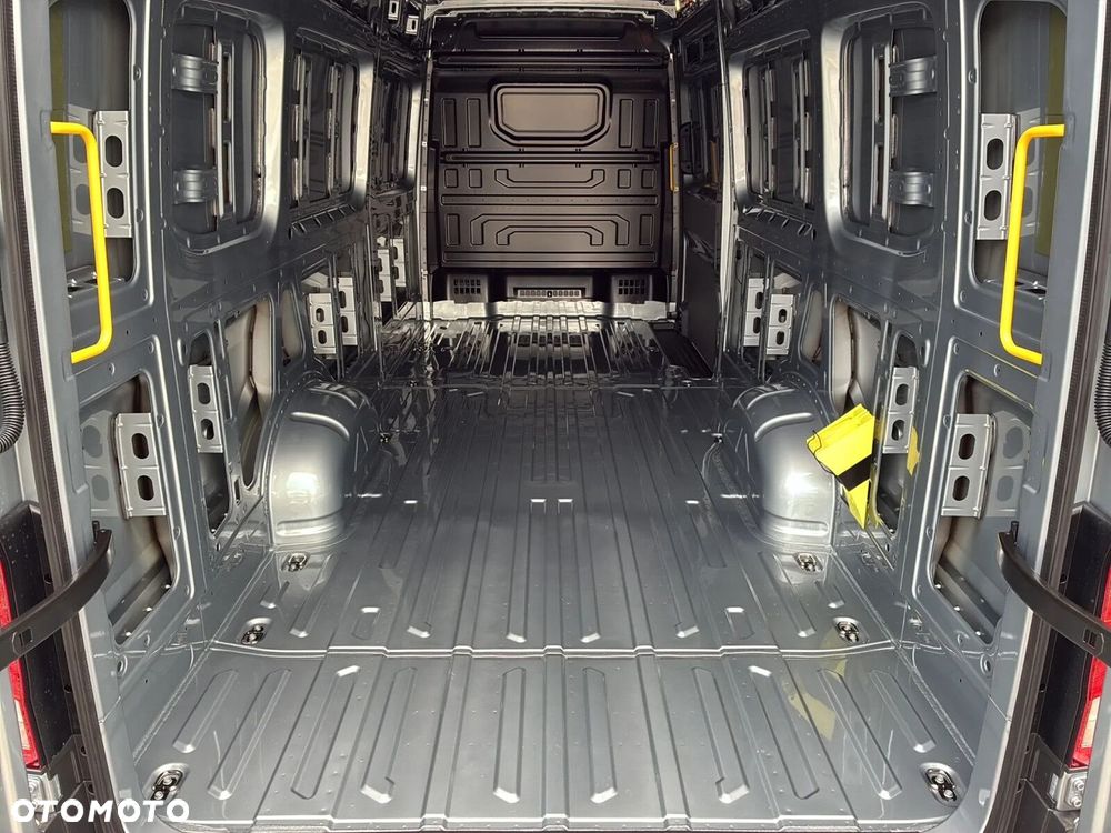 Volkswagen Crafter 35 Furgon LONG/Automat/L5H3, 2.0BiTDI 177KM, 4490mm, Wysoki dach, r.o. 4490 - 22