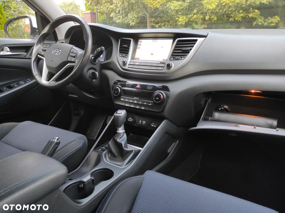 Hyundai Tucson 1.7 CRDI BlueDrive Style 2WD - 24