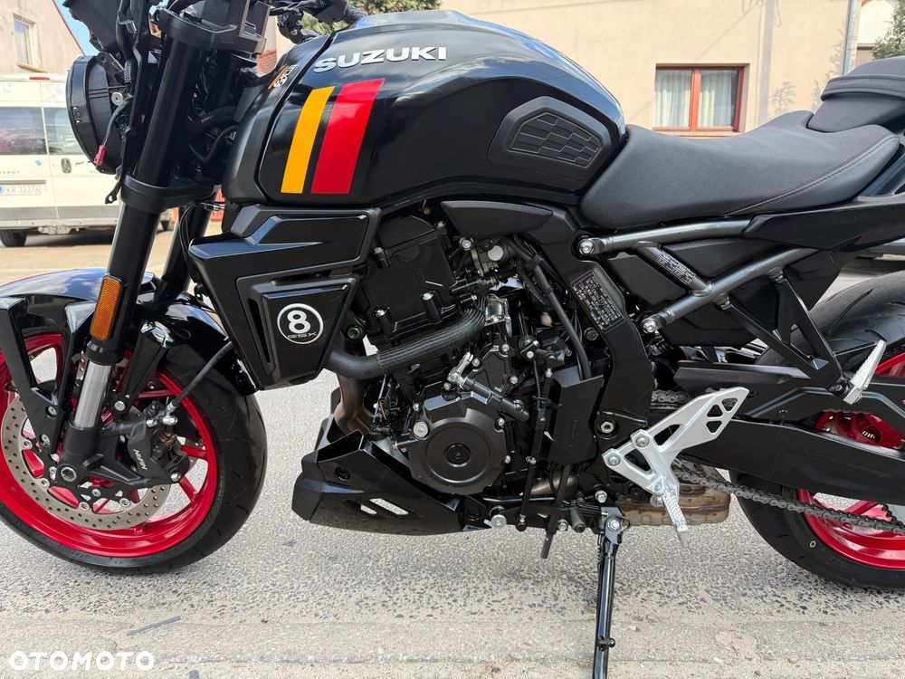 Suzuki GSX - 13