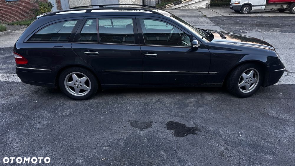 Mercedes-Benz E-Class 2004 photo 5