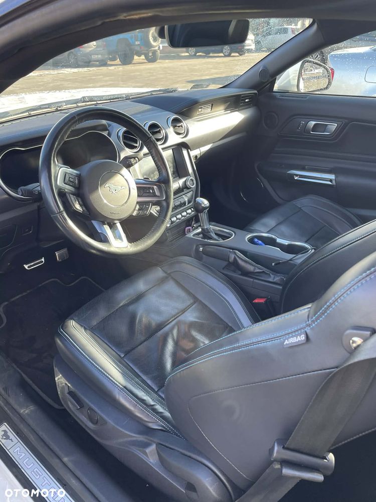 Ford Mustang - 4