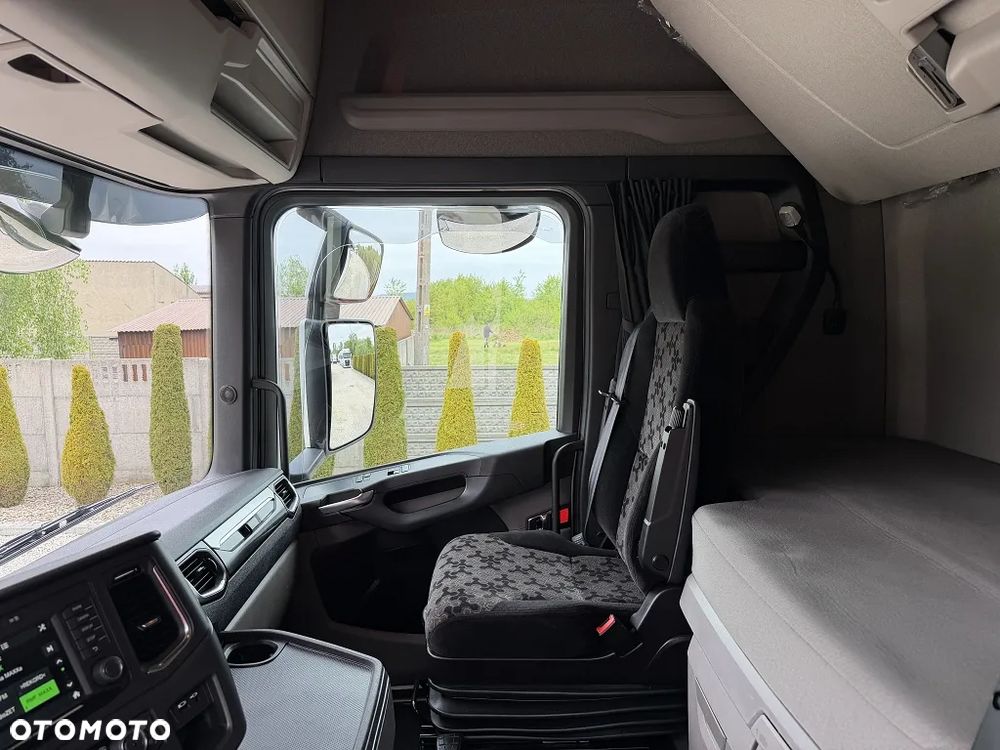 Scania R 450 / STANDARD / 2021 / SALON / RETARDER / MOCNO DOPOSAŻONA / FULL LED / VIRTUAL / STAN FABRYCZNY / SALON POLSKA / - 28