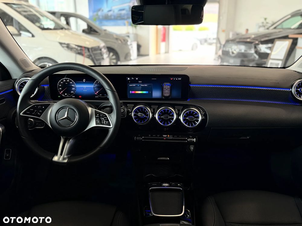 Mercedes-Benz CLA 180 Progressive 7G-DCT - 4
