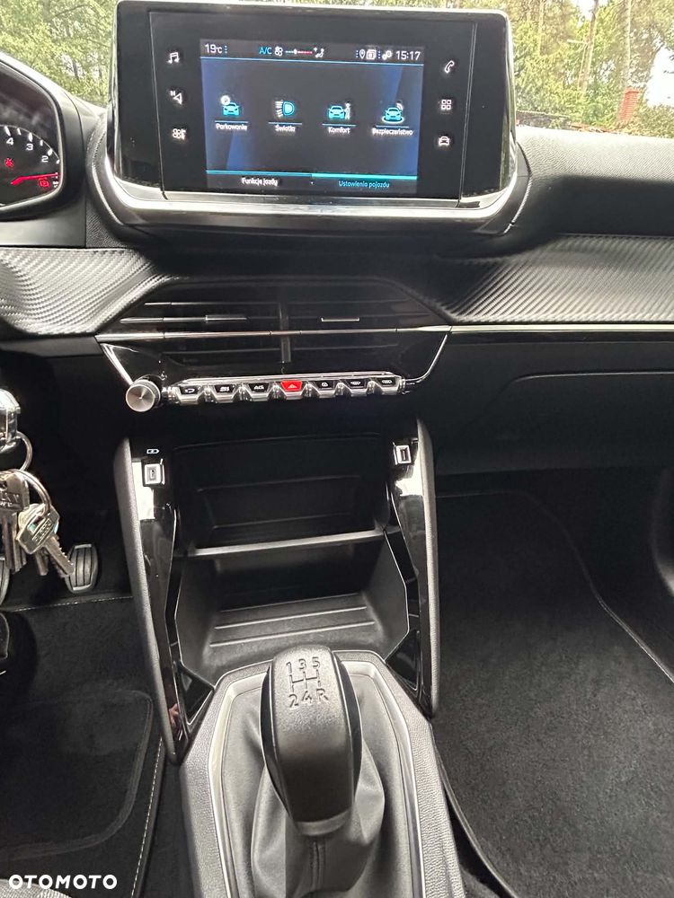 Peugeot 208 - 19