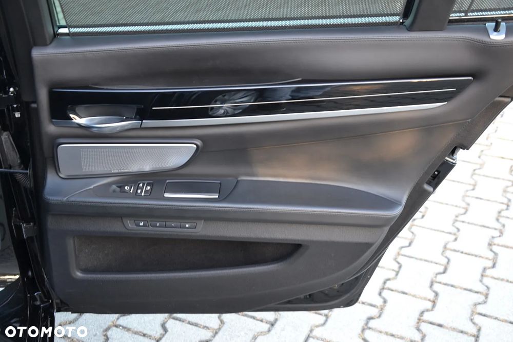 BMW Seria 7 750d xDrive - 24