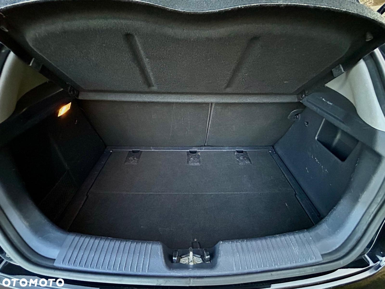 Kia Rio 1.4 L - 28