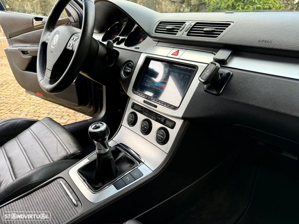 VW Passat Variant 2.0 TDi Highline - 27