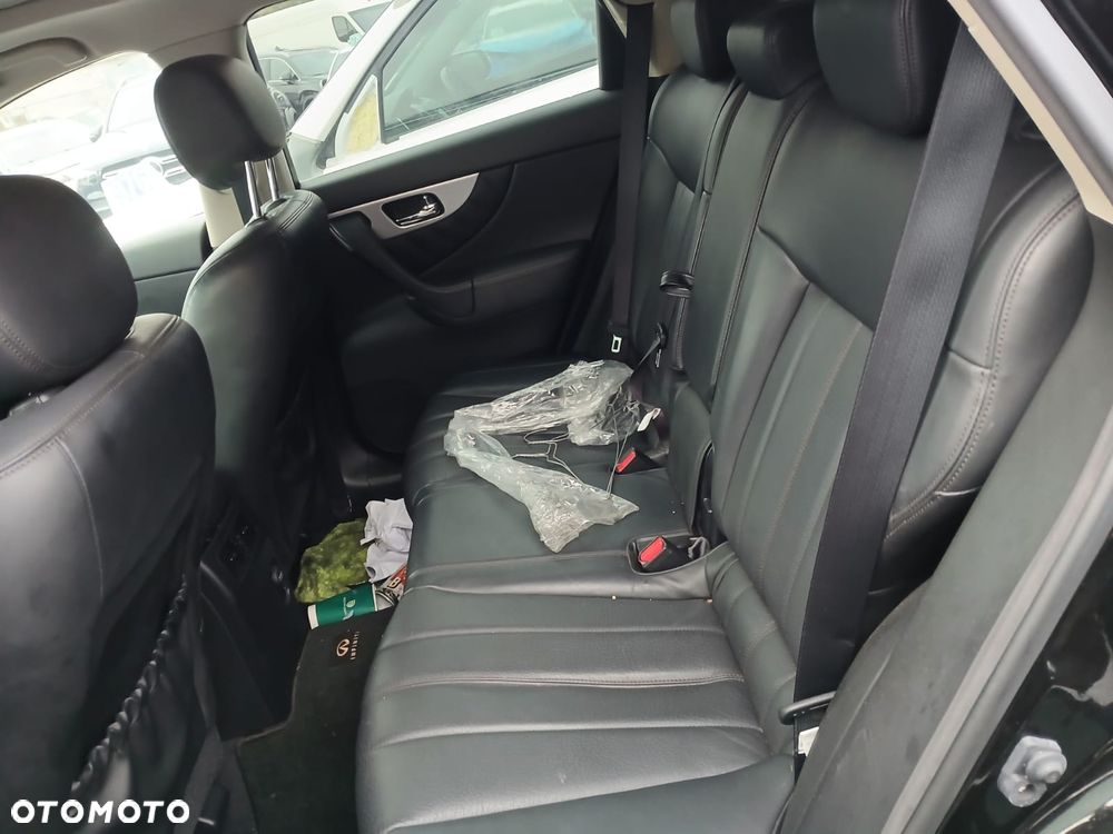 Infiniti QX70 - 28
