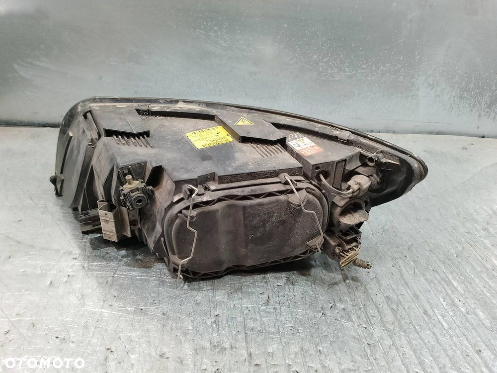 LAMPA PRZÓD PRAWA VOLVO V50  30698890 RH       0301198274 - 6