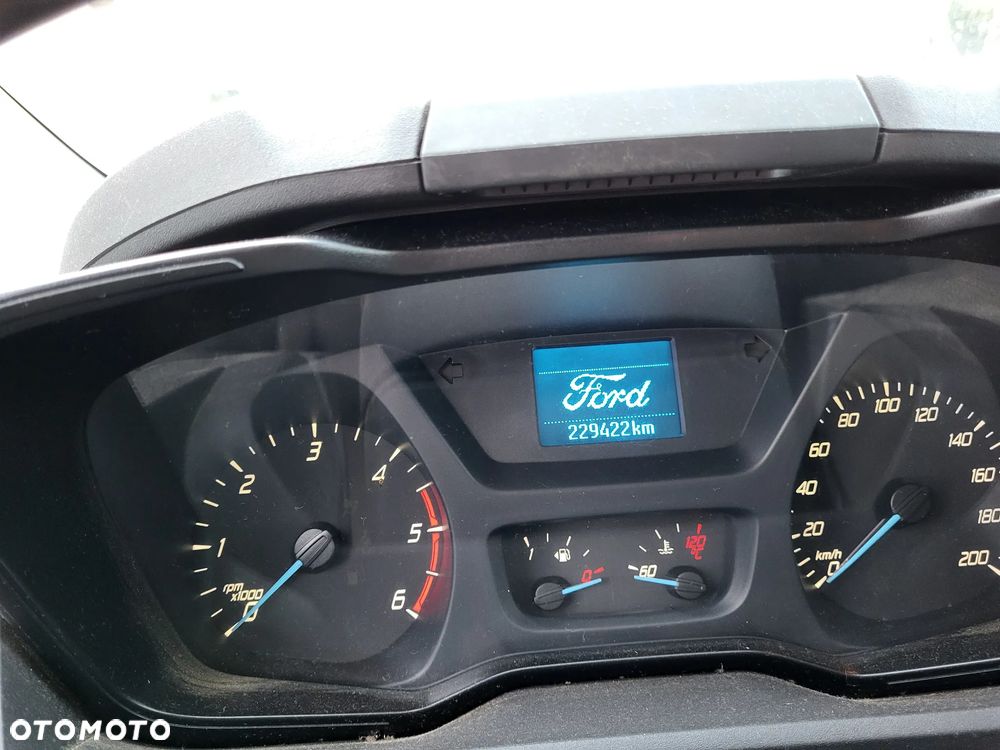 Ford Custom - 9