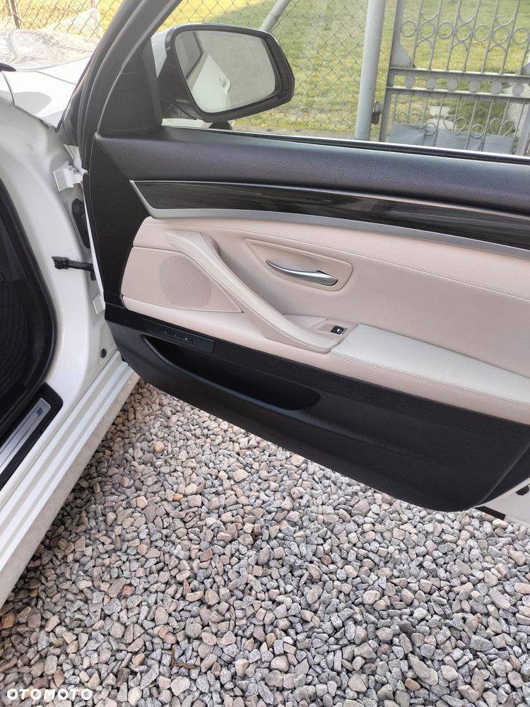 BMW Seria 5 520d xDrive - 26