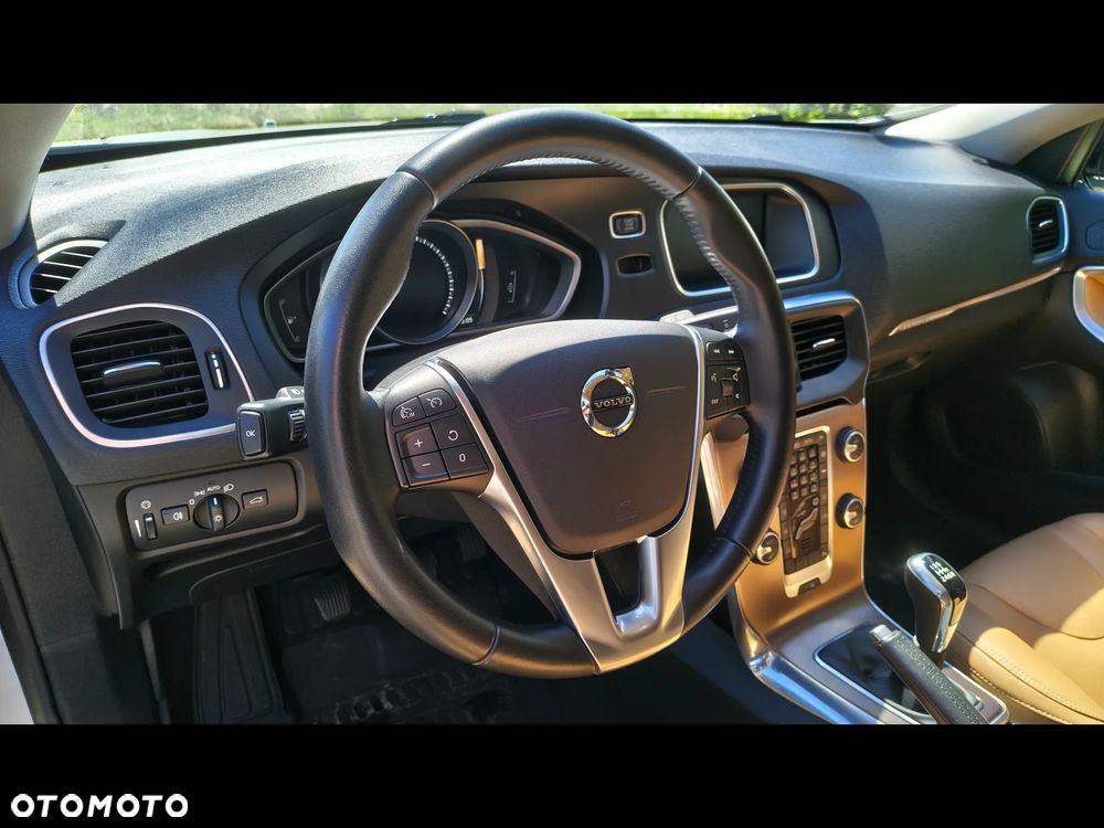 Volvo V40 Cross Country T3 Drive-E Momentum - 6