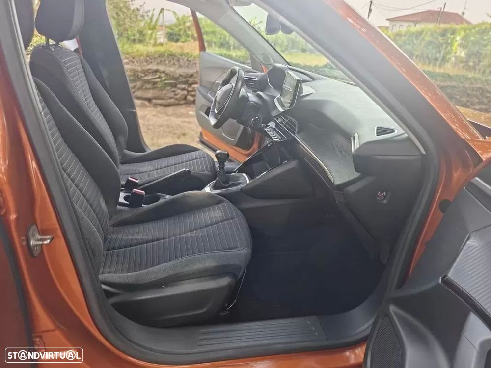 Peugeot 2008 1.2 PureTech Active Pack — fotografia 17