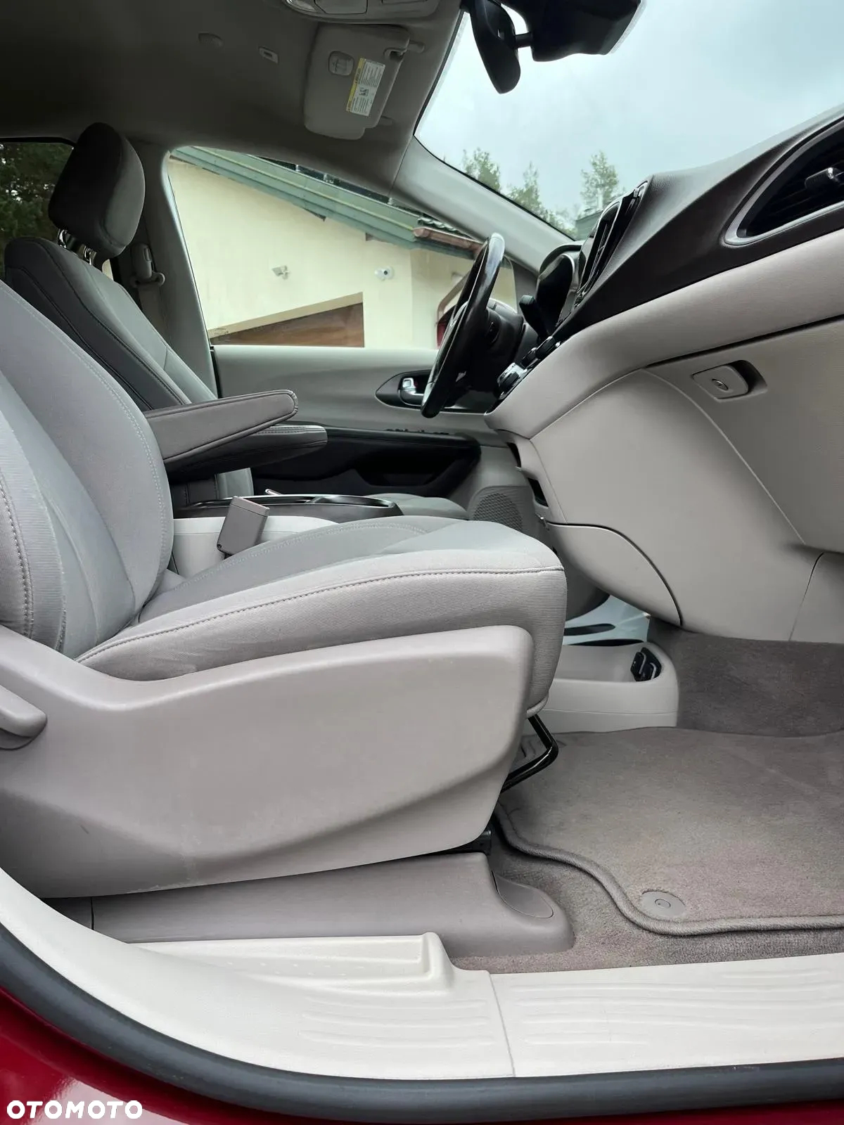 Chrysler Pacifica - 31