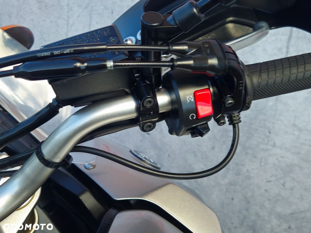 Yamaha Super Tenere - 13