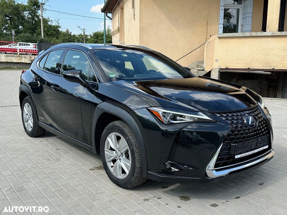 Lexus UX 250h Business Edition - 11