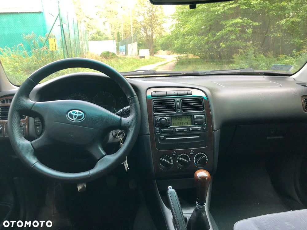 Toyota Avensis 2.0 D-4D Sol - 2