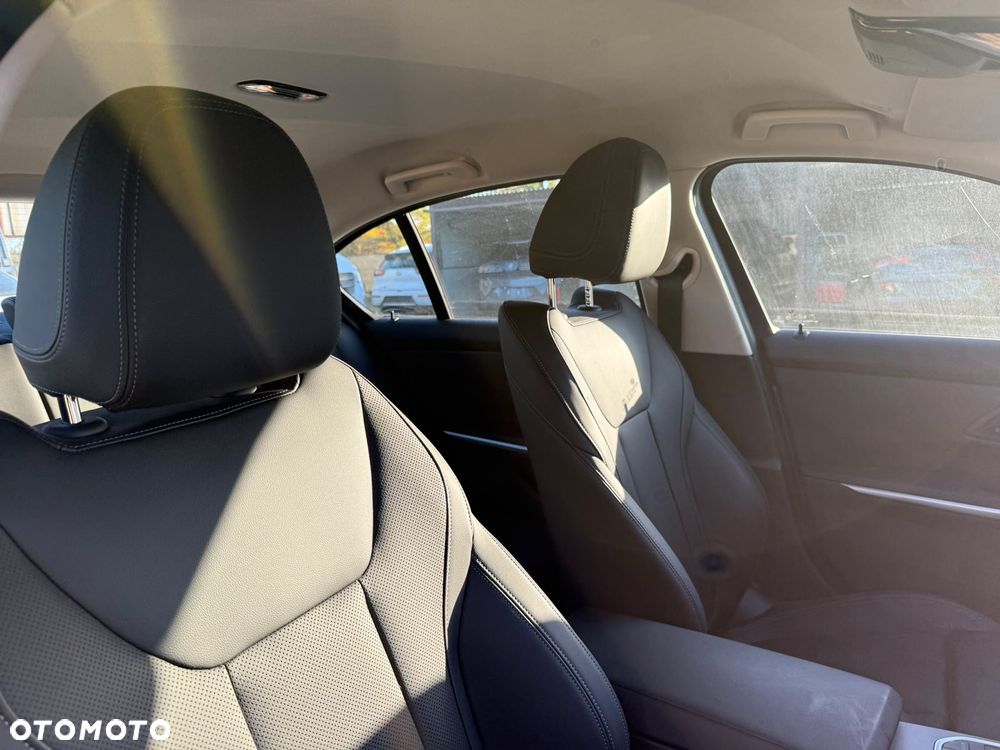 BMW Seria 3 318i - 27