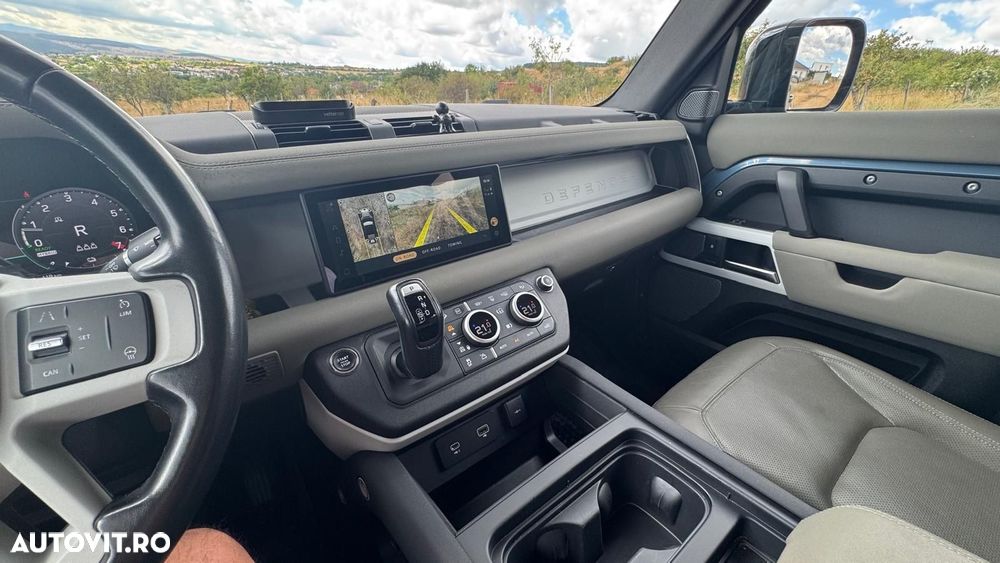 Land Rover Defender - 10