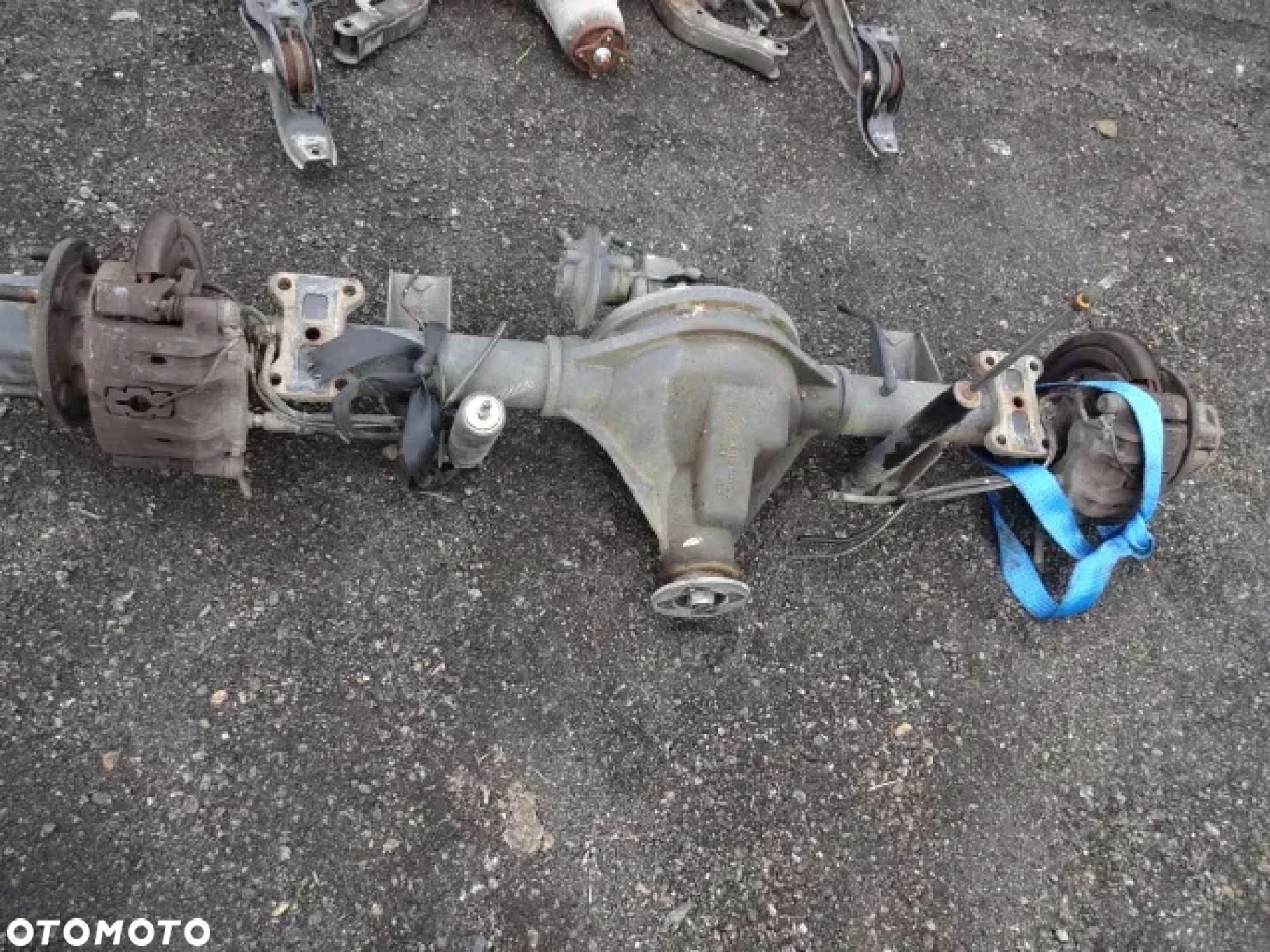 RENAULT MASCOTT 3,5T 3.0 DCI MOST TYLNY BLOKADA 40;9 8 ŚRUB - 1