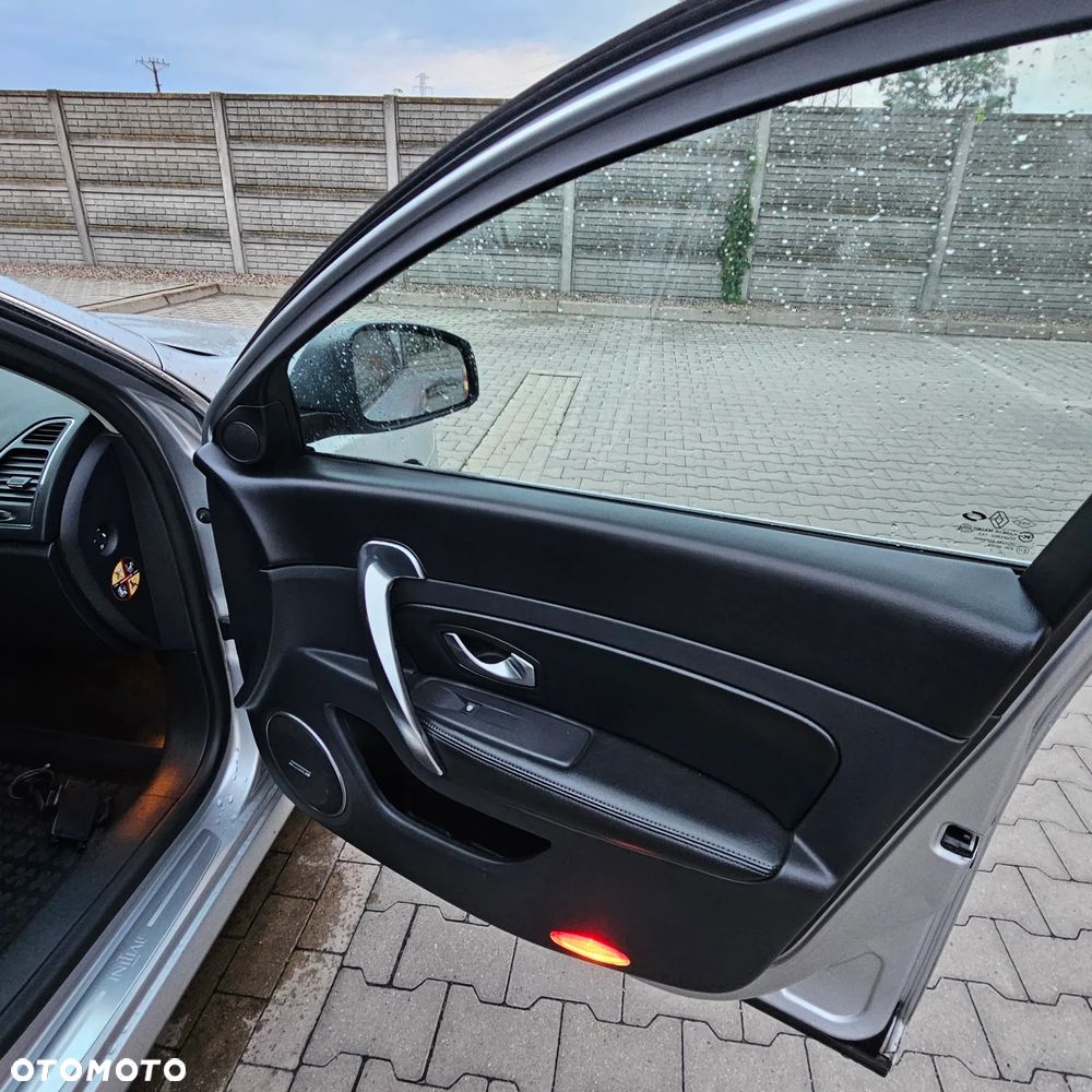 Renault Latitude - 26