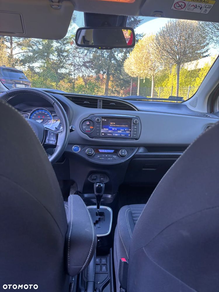 Toyota Yaris Hybrid 100 Dynamic - 5