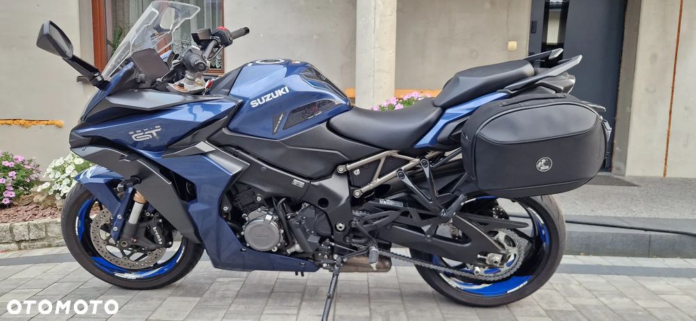 Suzuki GSX - 12
