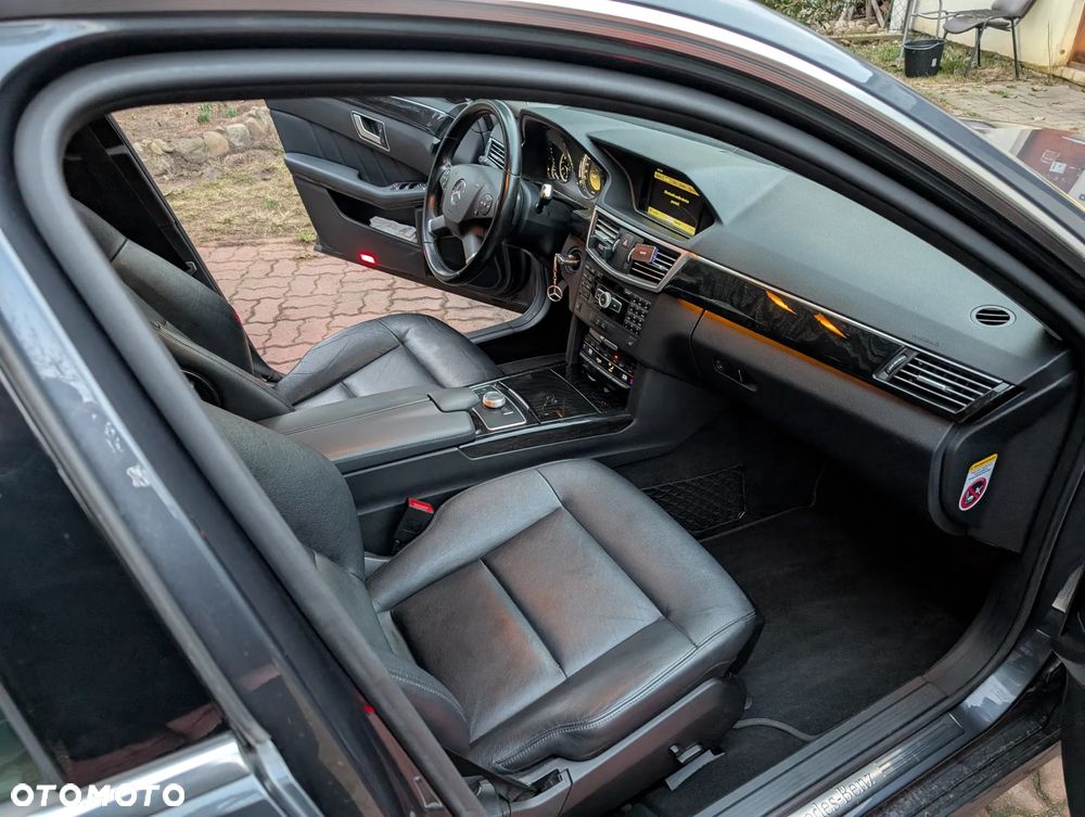 Mercedes-Benz Klasa E 350 T CDI DPF 4Matic BlueEFFICIENCY 7G-TRONIC - 16