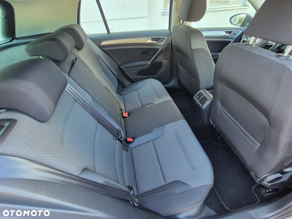 Volkswagen Golf - 17