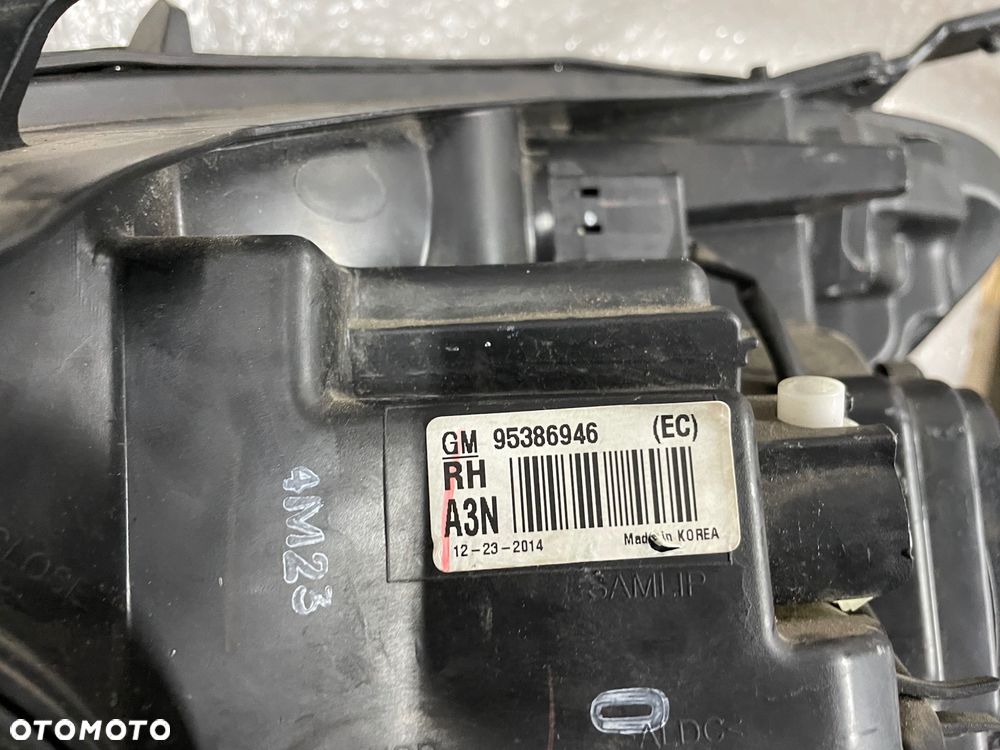 LAMPA PRZÓD PRAWA XENON OPEL MOKKA A 95386946 - 17