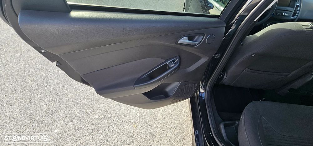 Ford Focus SW 1.5 TDCi Titanium — fotografia 24