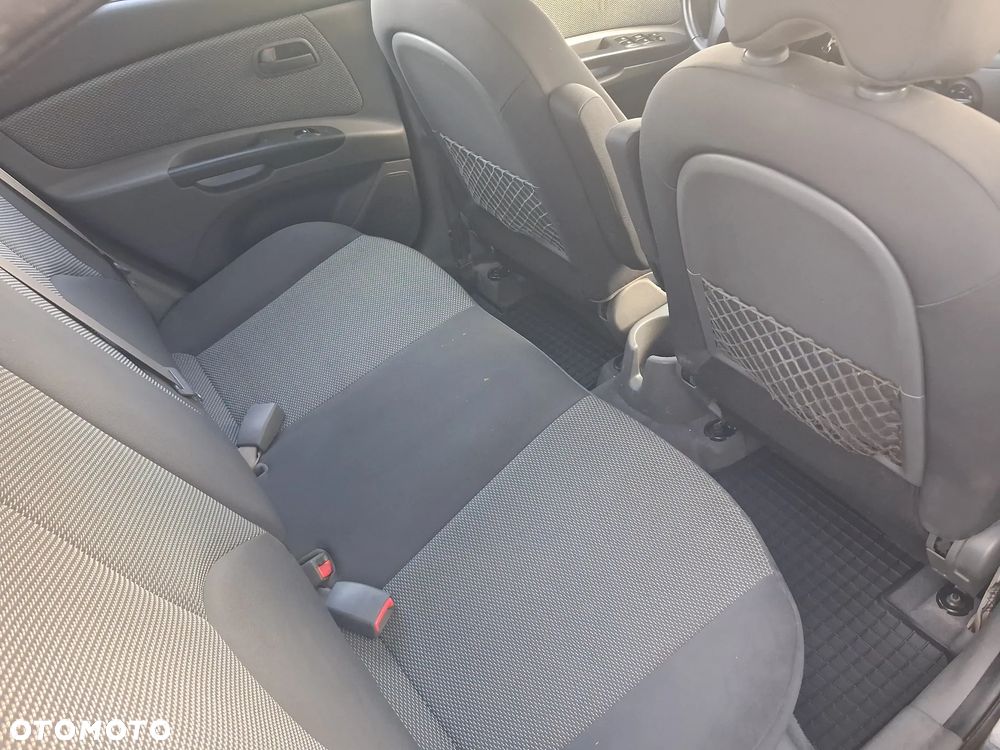 Kia Rio - 19