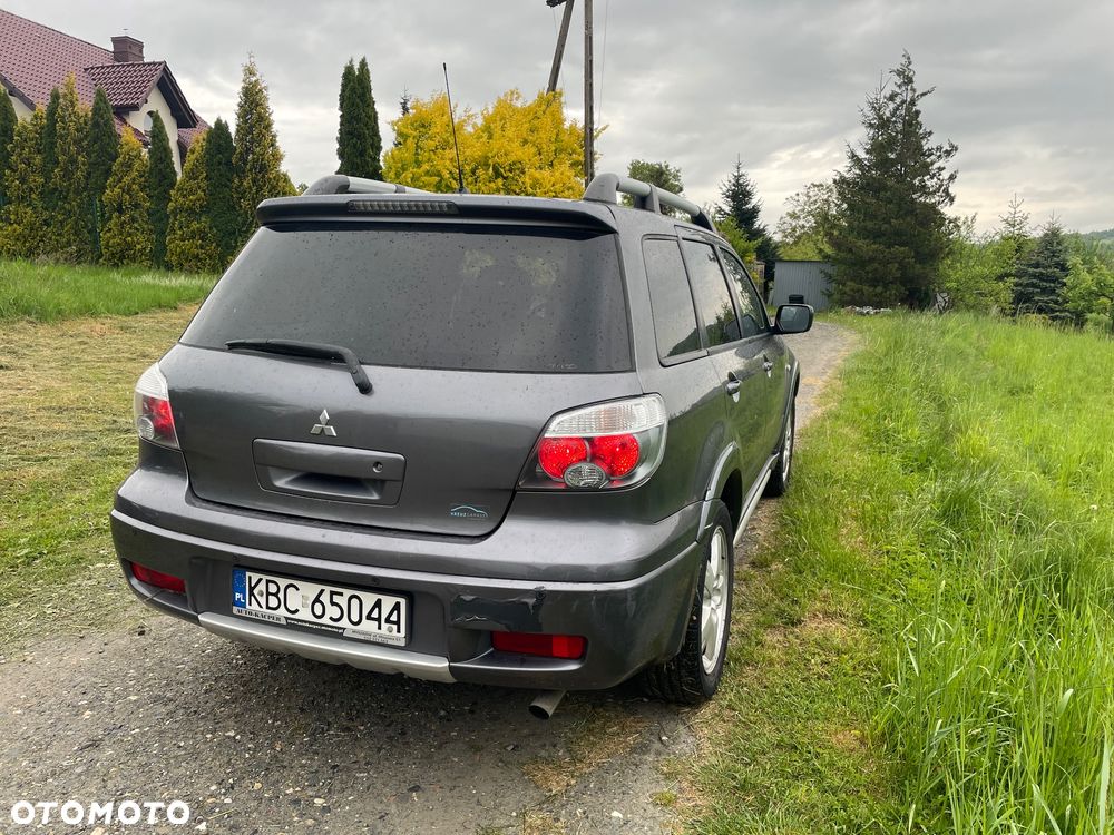 Mitsubishi Outlander 2.0 4WD Invite - 4