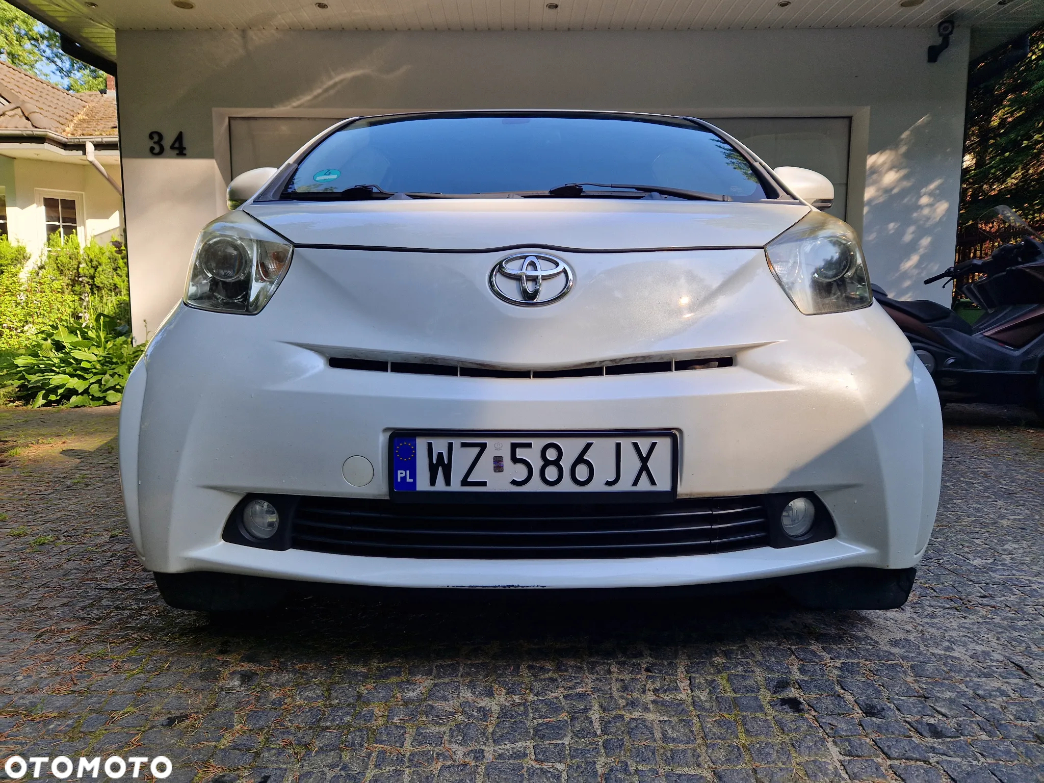 Toyota iQ - 2