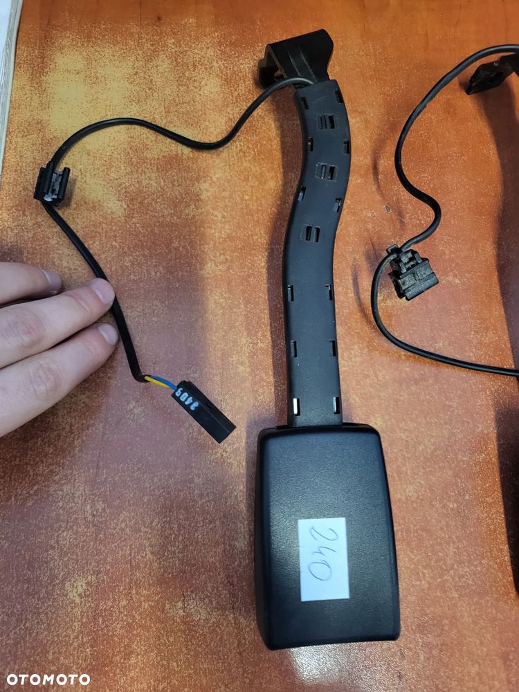 RÓŻNE NUMERY ZAPINKI PASA BEZPIECZEŃSTWA VOLKSWAGEN GOLF V MK6 JETTA PASSAT B6 - 2