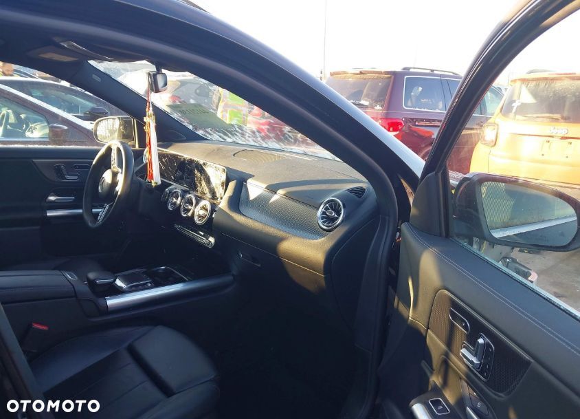 Mercedes-Benz GLA 250 4Matic 7G-DCT Urban - 15