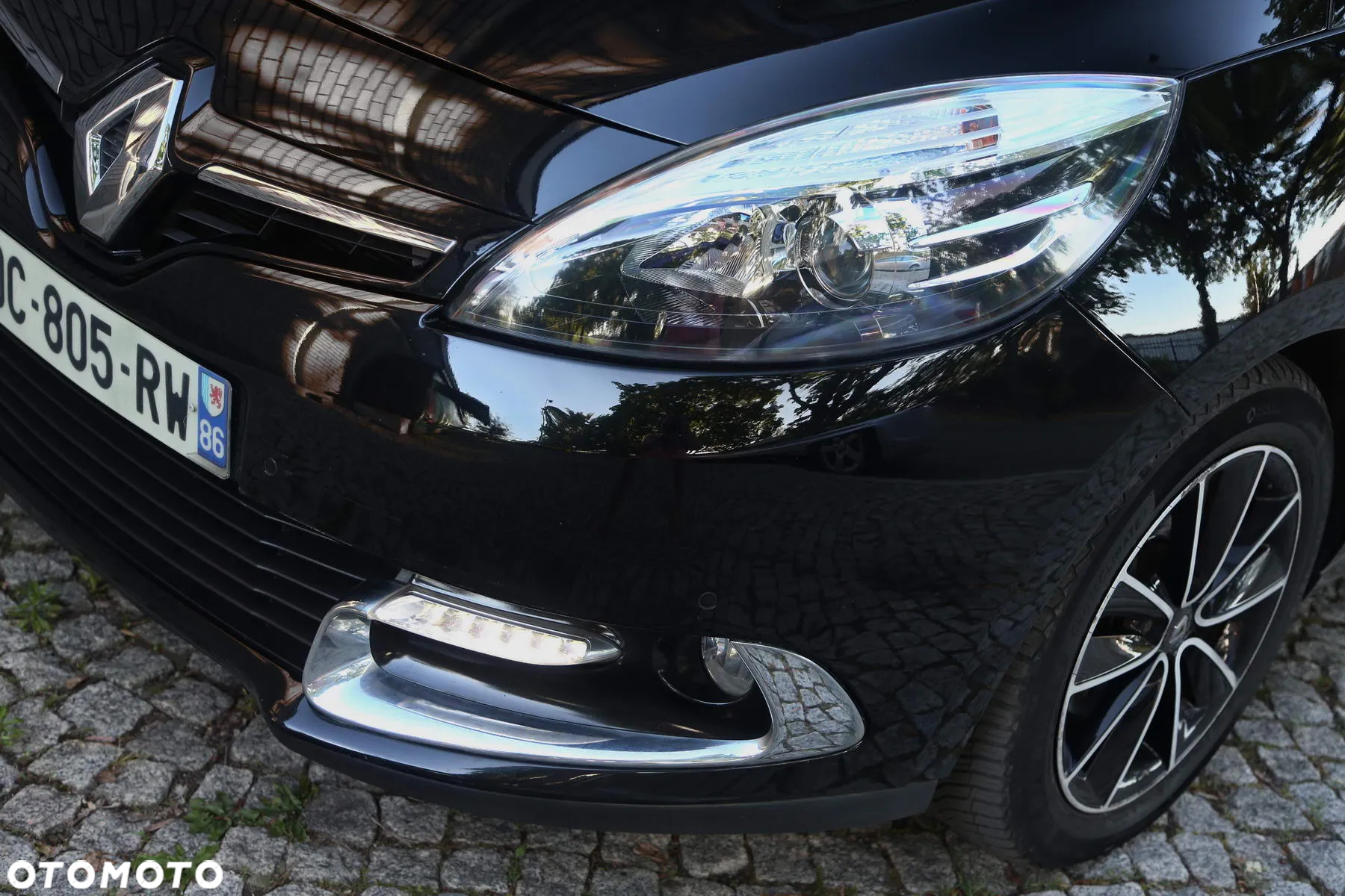 Renault Grand Scenic ENERGY TCe 130 S&S Bose Edition - 9
