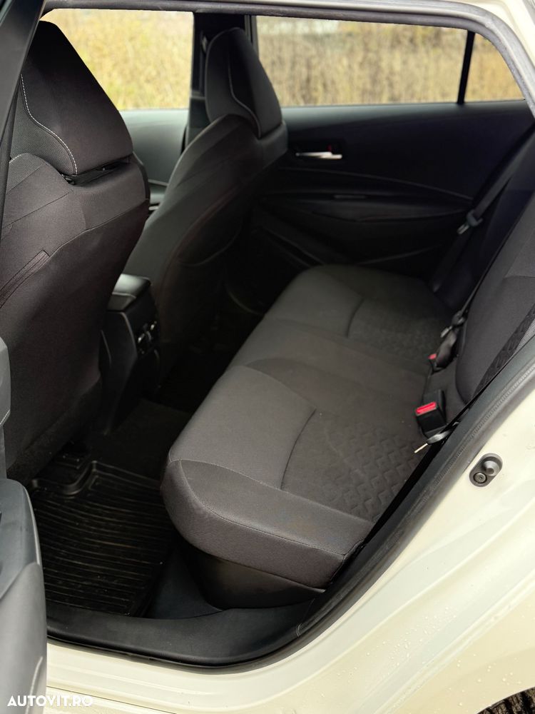 Toyota Corolla 1.8 Hybrid Team Deutschland - 9